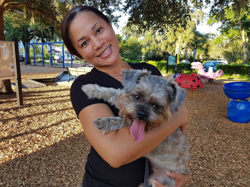 ada limas y su perro schnauzer